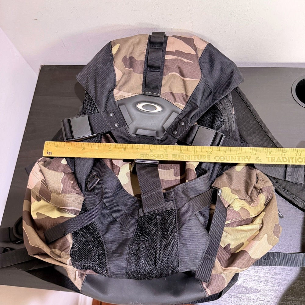 Oakley Icon 3.0 Backpack Large Tactical Gear Bag Y2K Skull Woodland Camo READ - Picture 10 of 10